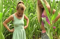 Lesben Teenporno mit jungen lesbischen Mädchen